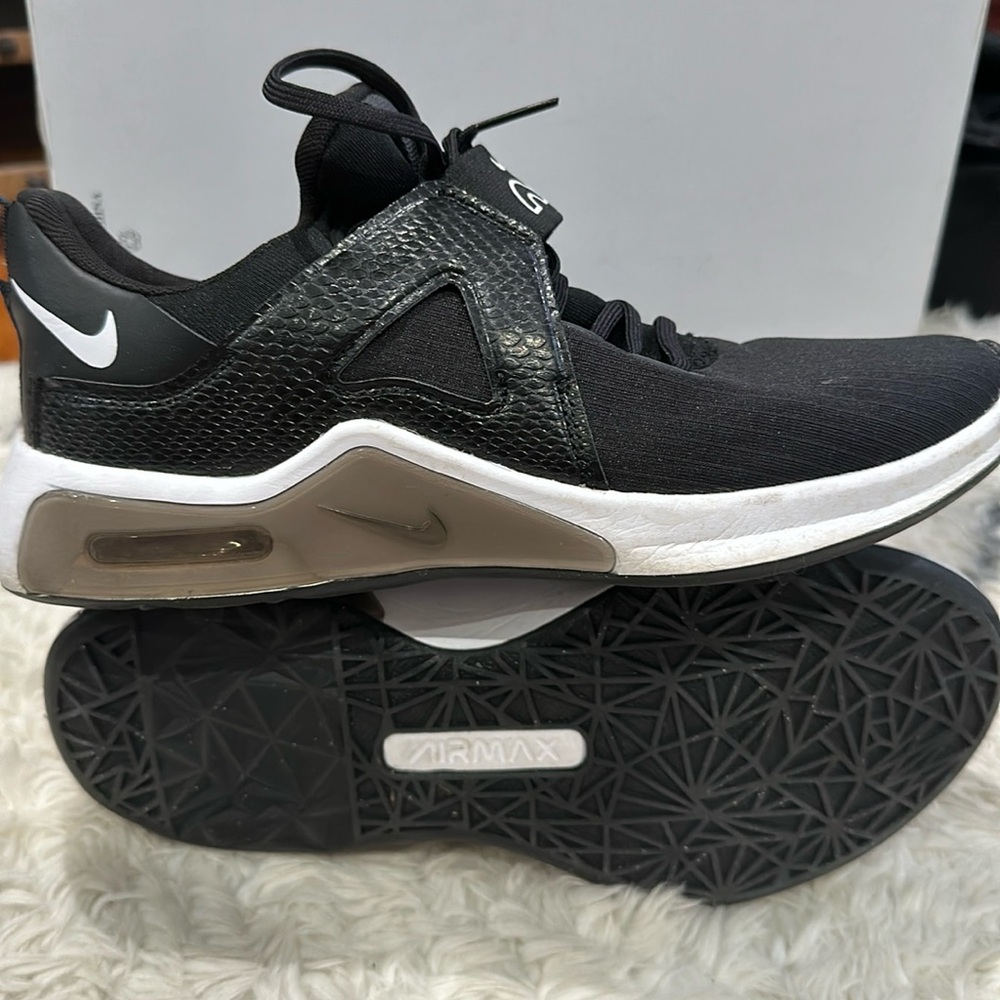 Nike Air Max Bella TR5 only worn a few times